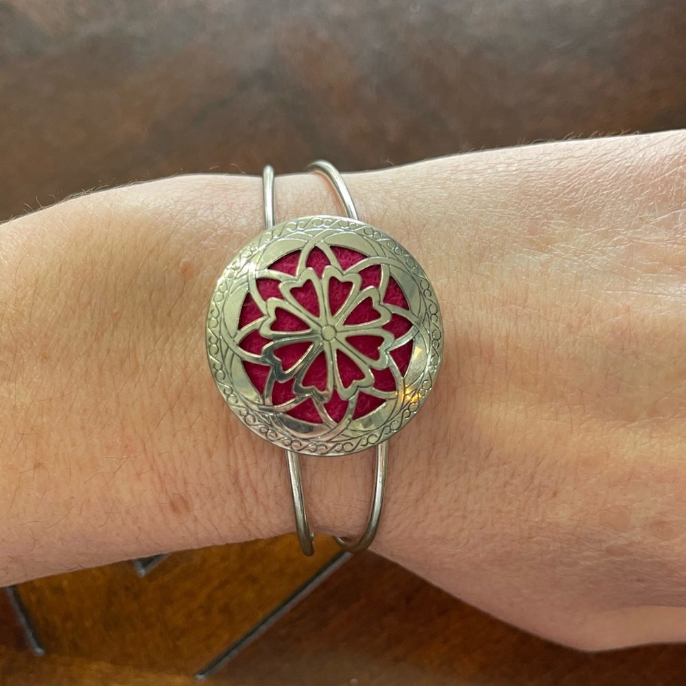 Essential oil diffuser bracelet